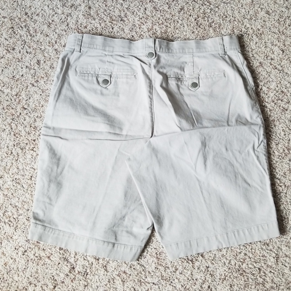 Shorts - Picture 2 of 3